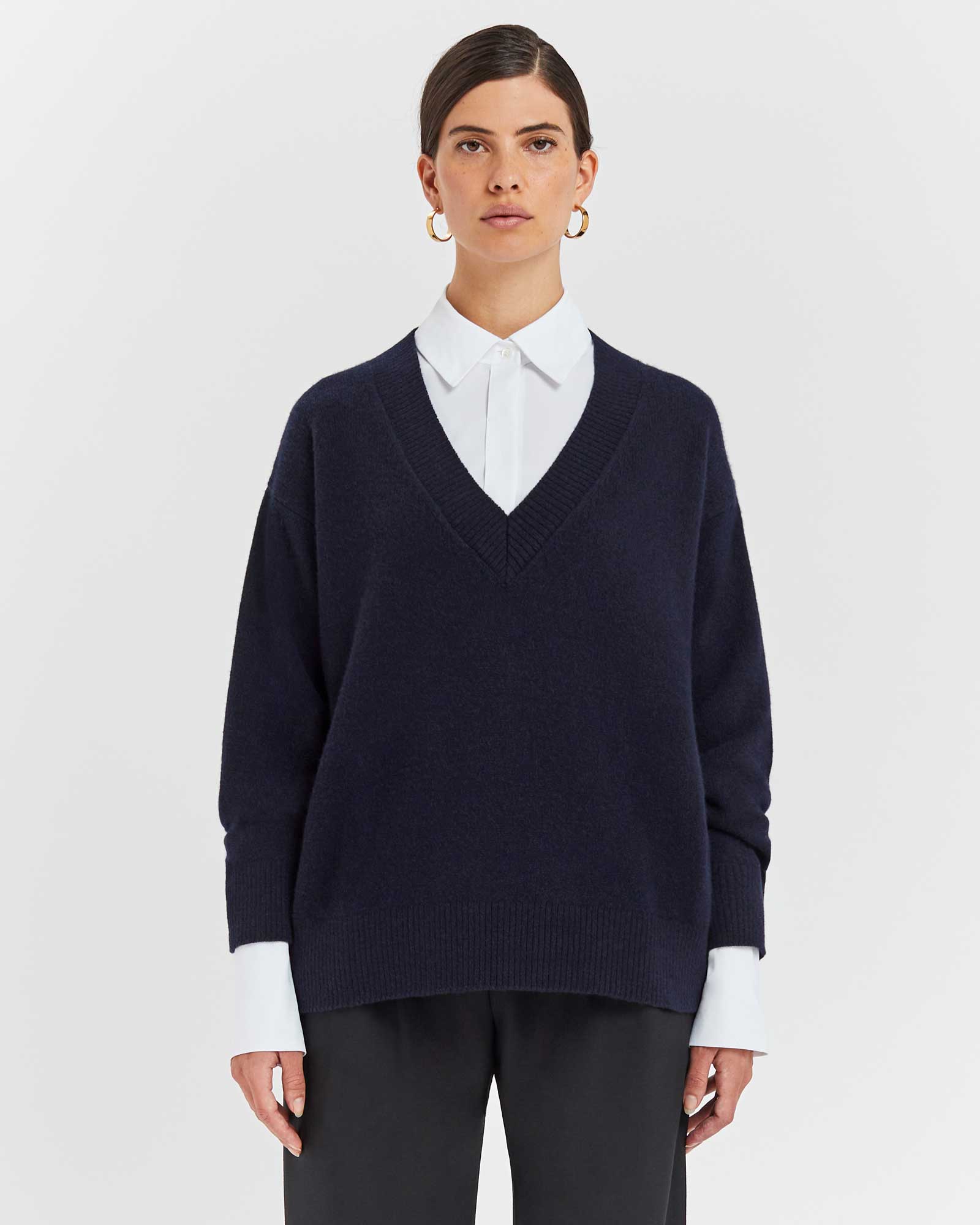 360 V-Neck Cashmere Sweater Midnight